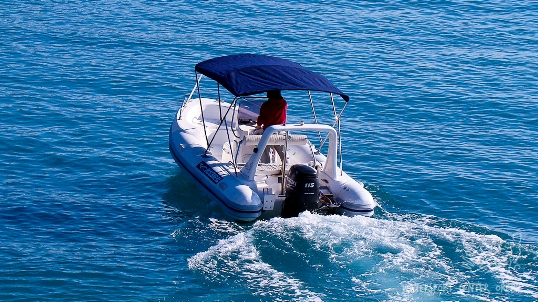 Maestral 555 RIB boat rental near Korcula